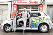 Agustín Álvaro, con el nuevo coche que estrenará este fin de semana en Lorca junto al copiloto Francisco Garmendia.-LUIS ÁNGEL TEJEDOR