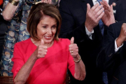 La líder democrata Nancy Pelosi reacciona tras ser elegida este jueves como presidenta de la Camara Baja de EEUU.-EFE / SHAWN THEW