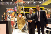 Pablo Barros e hijo, de Cecinas Pablo (León) en Alimentaria 2014 en el espacio Intercarn de Tierra de Sabor en Alimentaria 2014.-ICAL
