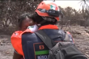 Eufemina ha perdido a hermanos, padres hijos y así a casi 50 miembros de su familia en la erupción del volcán Fuego de Guatemala.-/ ATLAS VÍDEO