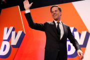 Rutte celebra la victoria.-REUTERS / YVES HERMAN