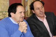 Los parlamentarios Juan José Lucas y Javier Marqués, en una imagen de archivo. / VALENTÍN GUISANDE-