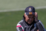 Ancelotti, durante el entrenamiento del Madrid en Valdebebas de este viernes.-Foto: REUTERS / ANDREA COMAS