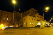 Imagen nocturna del Hospital Virgen del Mirón.-Álvaro Martínez