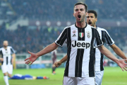 Pjanic, durante un partido con la Juventus.-ALESSANDRO DI MARCO