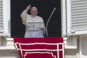 El Papa Francisco durante el Regina Colei en la Plaza de San Pedro.-EFE / GIORGIO ONORATI