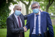 Andres García y Pascual Lopez tras la asamblea de Copiso - MARIO TEJEDOR