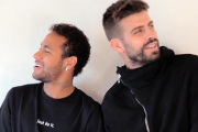 Neymar y Piqué, en un momento de la entrevista.-/ THE PLAYERS' TRIBUNE