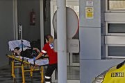 Llegada de un paciente al hospital Santa Bárbara. MARIO TEJEDOR