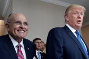 Rudolph Giuliani con Donald Trump.-REUTERS