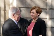 La alcaldesa Ada Colau y el presidente de la Cambra de Comerç de Barcelona, este jueves.-RICARD FADRIQUE
