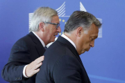 El presidente de la Comisión Europea, Jean-Claude Juncker, y el primer ministro de Hungría, Viktor Orbán, antes de la reunión del Consejo Europeo.-EFE