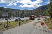 Acceso al parking de la Laguna Negra - MARIO TEJEDOR