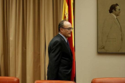 Luis María Linde comparece en el Congreso.-Foto: JOSÉ LUIS ROCA