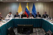 Reunión de la mesa de diálogo, en Caracas.-EFE / CRISTIAN HERNANDEZ