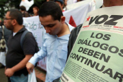 Manifestación en favor de las negociaciones de paz con las FARC, este miércoles en Bogotá.-Foto: EFE / MAURICIO DUEÑAS