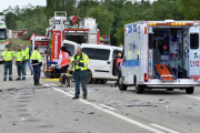 El accidente mortal de tráfico se produjo al producirse un choque frontal en la N-234 entre una furgoneta y un camión. / ÁLVARO MARTÍNEZ-