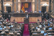 El vicepresidente y líder de ERC, Oriol Junqueras, en un pleno del Parlament.-CARLOS MONTAÑÉS