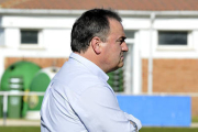 Luis de Miguel continuará en el banquillo de La Arboleda. / Diego Mayor-