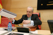 El presidente del Consejo de Cuentas, Jesús Encabo, presenta el informe de fiscalización de la contratación administrativa de la Administración General e Institucional de la Comunidad ejercicios 2012 y 2013 ante la Comisión de Economía y Hacienda de las C-ICAL