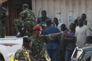 El general Cyrile Ndayirukiye el pasado 13 de mayo, día del golpe de Estado.-Foto: REUTERS