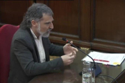 Cuixart niega el asedio durante los registros en la Consejería de Hacienda.-EL PERIÓDICO
