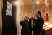 El delegado territorial, Manuel López (D), presenta la exposición ‘Teresa de Jesús 1515-1582’ en el Archivo Histórico Provincial de Soria-Concha Ortega / ICAL