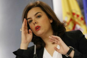 La vicepresidenta del Gobierno, Soraya Sáenz de Santamaría, en una rueda de prensa posterior al Consejo de Ministros.-JUAN MANUEL PRATS