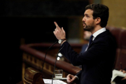 El presidente del PP, Pablo Casado, durante su intervención en el Congreso de los Diputados en la primera jornada de la sesión de investidura de Pedro Sánchez como presidente del Gobierno.-EFE