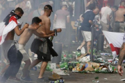 Hinchas violentos rusos, en la Eurocopa de Francia 2016.-