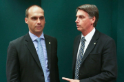 Eduardo y Jair Bolsonaro.-