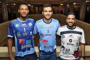 Colito, Villarreal y San Martín posan con las camisetas del Río Duero Soria para la próxima temporada.-Mario Tejedor