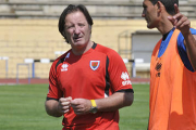 Anquela se estrenará hoy en el banquillo de Los Pajaritos ante el Zaragoza. / Valentín Guisande-