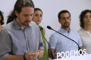 El secretario general de Podemos, Pablo Iglesias, durante la rueda de prensa de este lunes, 6 de julio, tras la reunión del órgano del consejo de coordinacion del partido.-Foto: DAVID CASTRO