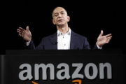El consejero delegado de Amazon, Jeff Bezos, durante una conferencia, en Santa Monica (California).-/ REED SAXON (AP)