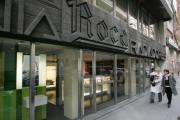 Punto de venta de Roca en Madrid.-PACO CAMPOS (EFE)
