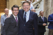 Puig abraza a Rodríguez el día de su toma de posesión como presidente de la Diputación de Valencia, en julio del 2015.-/ MIGUEL LORENZO