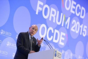 El secretario general de la OCDE, Ángel Gurría, en una rueda de prensa en París en junio del 2015.-AFP / BERTRAND GUAY