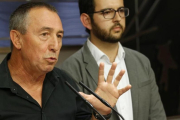 El portavoz parlamentario de Compromís, Joan Baldoví, presenta su propuesta en el Congreso.-Zipi/ EFE