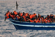 Rescate en el mediterráneo de refugiados por parte de la oenegé española proactiva Open Arms el pasado miércoles.-REUTERS / YANNIS BEHRAKIS
