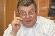 Víctor Martín acompañó a los estafados a comisaría e interpuso una denuncia en nombre del Numancia. / VALENTÍN GUISANDE-