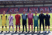 Los canteranos del Numancia realizaron las veces de modelos para presentar la nueva equipación rojilla de cara a la temporada 2018-2019.-C.D. Numancia