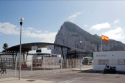 El Peñón de Gibraltar, visto desde la frontera española, el pasado 15 de noviembre.-REUTERS / JOAN NAZCA