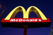 El logo de uno de los restaurantes McDonalds, en Chicago.-JEFF ROBERSON / AP