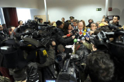 Fernández Díaz atiende a los medios de comunicación en Lleida, en la presentación del DNI 3.0.-Foto: RAMON GABRIEL