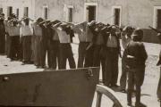 Prisioneros republicanos capturados por las tropas franquistas.-BIBLIOTECA  NACIONAL DE ESPAÑA