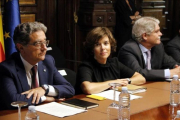 La vicepresidenta del Gobierno, Soraya Sáenz de Santamaría, junto al delegado del Gobierno, Enric Millo, y el ministro de Asuntos Exteriores, Alfonso Dastis.-JOSEP RAMON TORNE