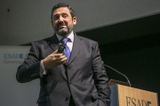 El presidente de Vueling, Álex Cruz, durante su intervención en Esade este miércoles.-JOAN CORTADELLAS