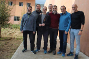 Jordi Sánchez, Oriol Junqueras, Jordi Turull, Joaquim Forn, Jordi Cuixart, Josep Rull y Raül Romeva posan dentro de la prisión de Lledoners.-OMNIUM CULTURAL / AFP