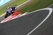 El piloto español de MotoGP, Jorge Lorenzo, de Movistar Yamaha, durante los entrenamientos libres en el circuito de Silverstone en Northampton.-EFE